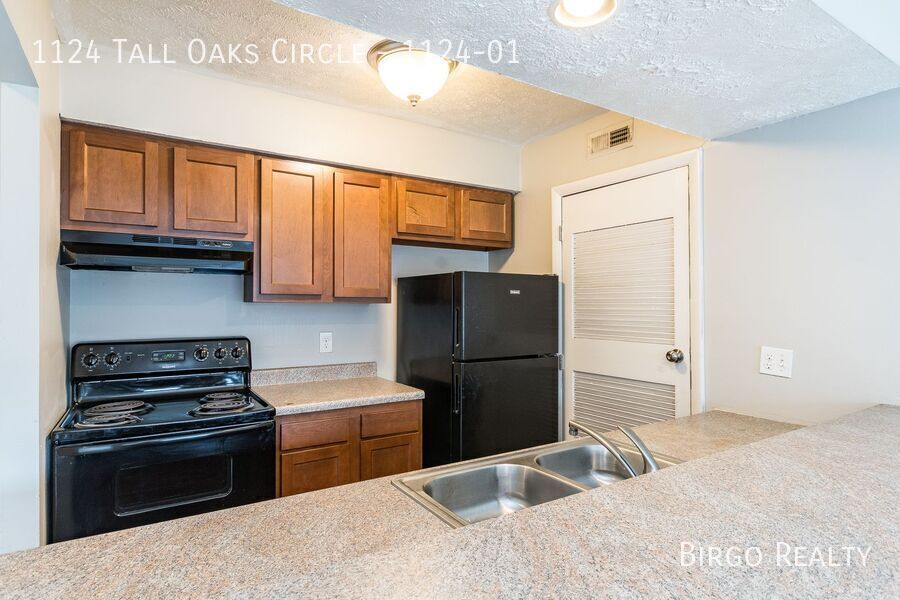 1124 Tall Oaks Cir-Unit -1124-01 in Harrison, OH - Building Photo