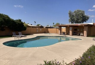 5330 S Farmer Ave in Tempe, AZ - Building Photo - Building Photo