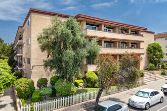5412 Lindley Ave in Encino, CA - Building Photo - Building Photo