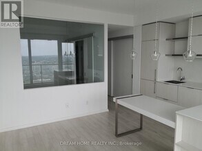 197 Yonge St in Toronto, ON - Building Photo - Building Photo