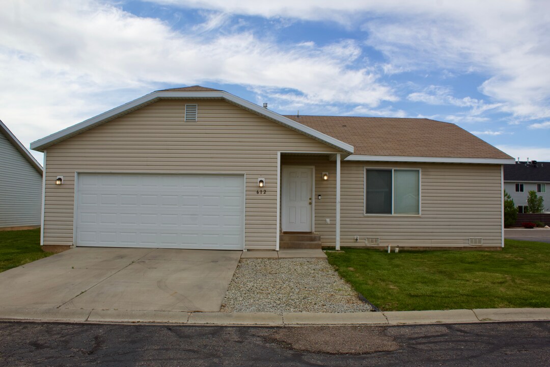 612 W 1300 N in Cedar City, UT - Foto de edificio