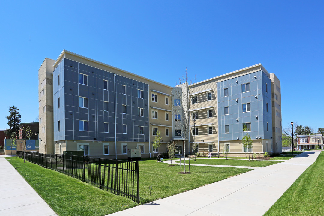 Montgomery Park Senior Apartments in Norristown, PA - Foto de edificio