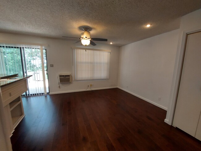 300 Poker Chip in Horseshoe Bay, TX - Building Photo - Building Photo