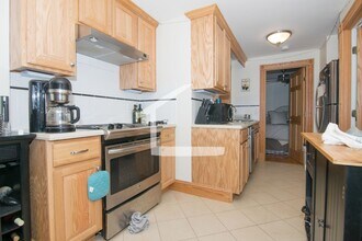 10 S Russell St in Boston, MA - Building Photo - Building Photo