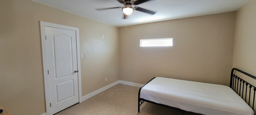 1116 Tempe Dr, Unit Tempe Studio in Hanford, CA - Building Photo