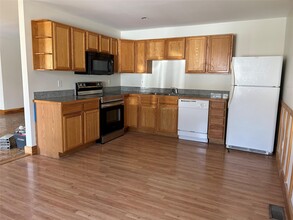 18-18 Willow Way in Rhinebeck, NY - Building Photo - Building Photo