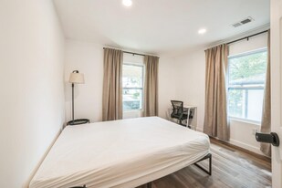 364 Adelle St SE in Atlanta, GA - Building Photo