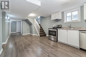 541 Oakwood Ave in Oshawa, ON - Building Photo - Building Photo