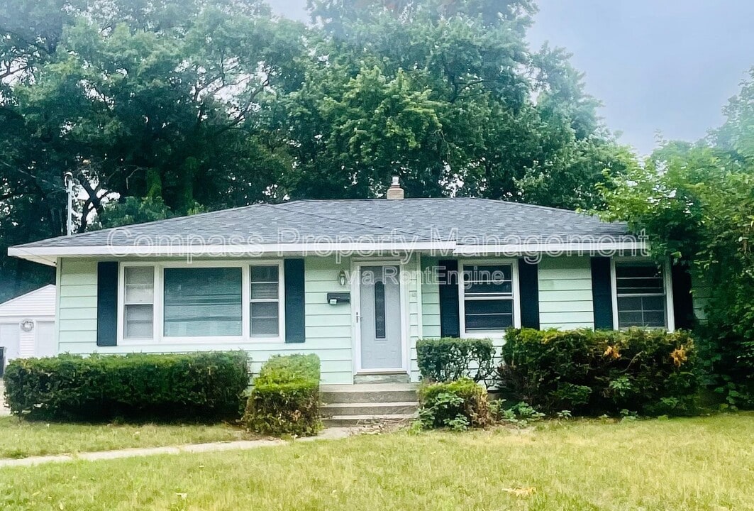 1723 Kentfield St SW in Wyoming, MI - Building Photo