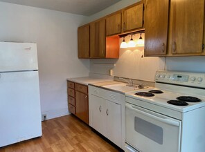 223 W Clinton St, Unit Apt 2 in Lock Haven, PA - Foto de edificio - Building Photo