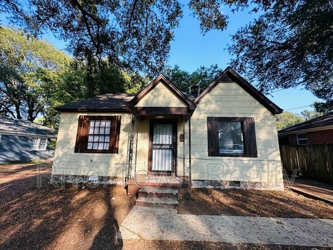 property at 1104 Minor St