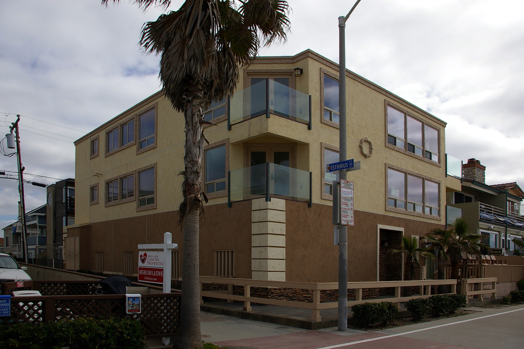 Colony Apartment Condos in San Diego, CA - Building Photo