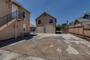 708 W 9th St in San Bernardino, CA - Foto de edificio - Building Photo