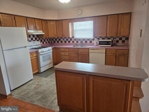 524 Longshore Ave in Philadelphia, PA - Building Photo - Building Photo