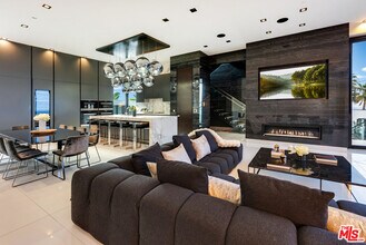 1545 Marlay Dr in Los Angeles, CA - Building Photo - Building Photo