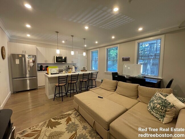 11 Mansfield St, Unit 1 in Boston, MA - Foto de edificio - Building Photo