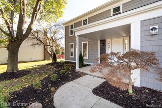 5485 Hammersmith Dr in West Bloomfield Township, MI - Building Photo - Building Photo