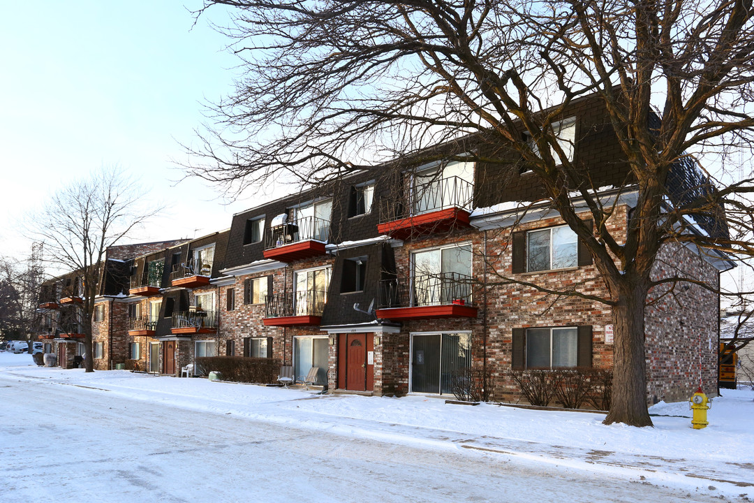 Mansard Lane Apartments in Mount Prospect, IL - Building Photo