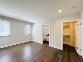 7205 S La Cienega Blvd in Los Angeles, CA - Building Photo - Building Photo