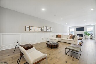 303 Tiffany Wy in Watchung, NJ - Building Photo - Building Photo