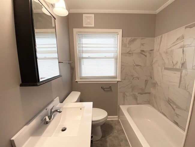 5445 N 54th St in Milwaukee, WI - Building Photo - Building Photo