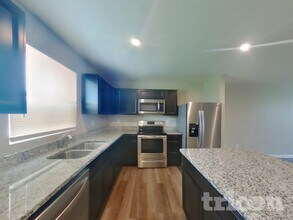 8514 Hulton Rd in Pendleton, IN - Foto de edificio - Building Photo