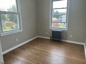 136 Carlton Ave in East Rutherford, NJ - Building Photo - Building Photo