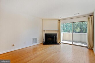 18210 Chalet Dr in Germantown, MD - Building Photo - Building Photo