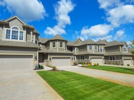 118 Tarrington Rd in Hamburg, NJ - Building Photo