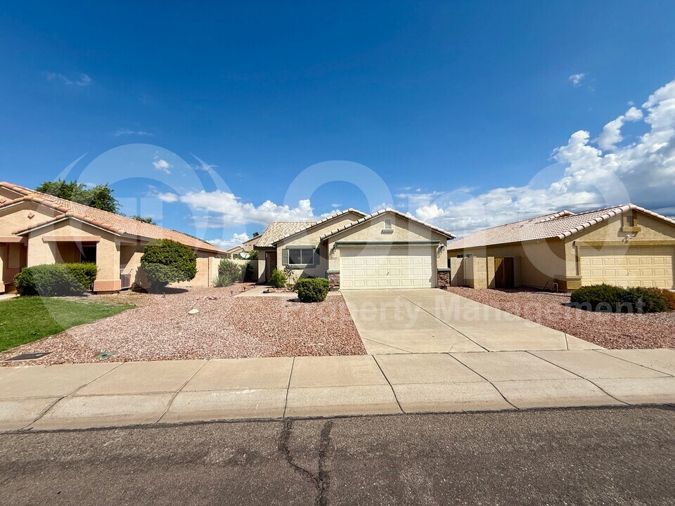 15444 W Banff Ln in Surprise, AZ - Building Photo