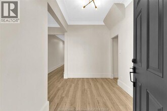 785 HALL in Windsor, ON - Foto de edificio - Building Photo