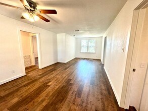 2009 49th St in Lubbock, TX - Building Photo - Building Photo
