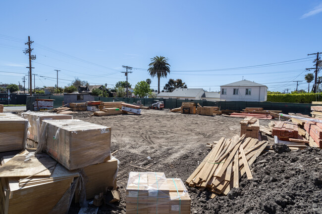 10701 Tabor St in Los Angeles, CA - Building Photo - Building Photo