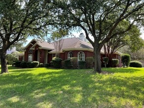 716 Stoneridge Dr in Hewitt, TX - Building Photo - Building Photo