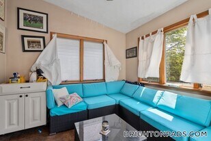 18 Newcastle Rd in Boston, MA - Building Photo