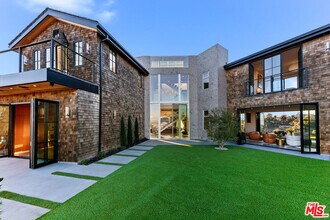 2020 Cyprean Dr in Los Angeles, CA - Building Photo - Building Photo