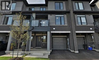 590 N Service Rd in Hamilton, ON - Building Photo