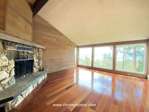 19236 SE 62nd Pl in Issaquah, WA - Building Photo - Building Photo