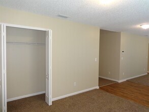 6685 Southern Oaks Dr in Jacksonville, FL - Building Photo - Building Photo