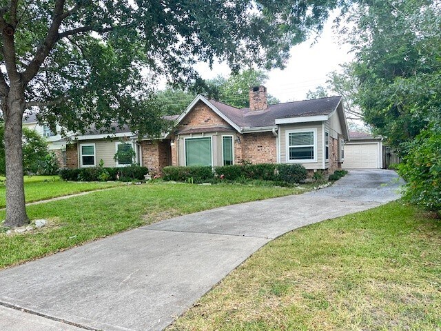 9317 Lugary Dr in Houston, TX - Building Photo