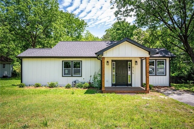 8176 Camp St in Douglasville, GA - Building Photo - Building Photo