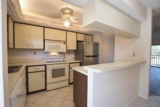 927 Capri Isles Blvd, Unit 8 in Venice, FL - Building Photo - Building Photo