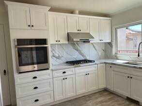 58 W Mira Monte Ave in Sierra Madre, CA - Foto de edificio - Building Photo