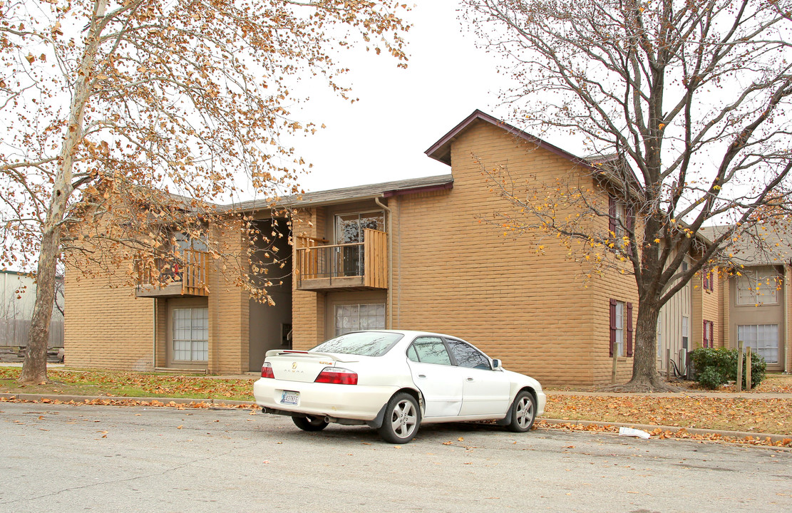 Knollwood Apartments in Tulsa, OK - Building Photo