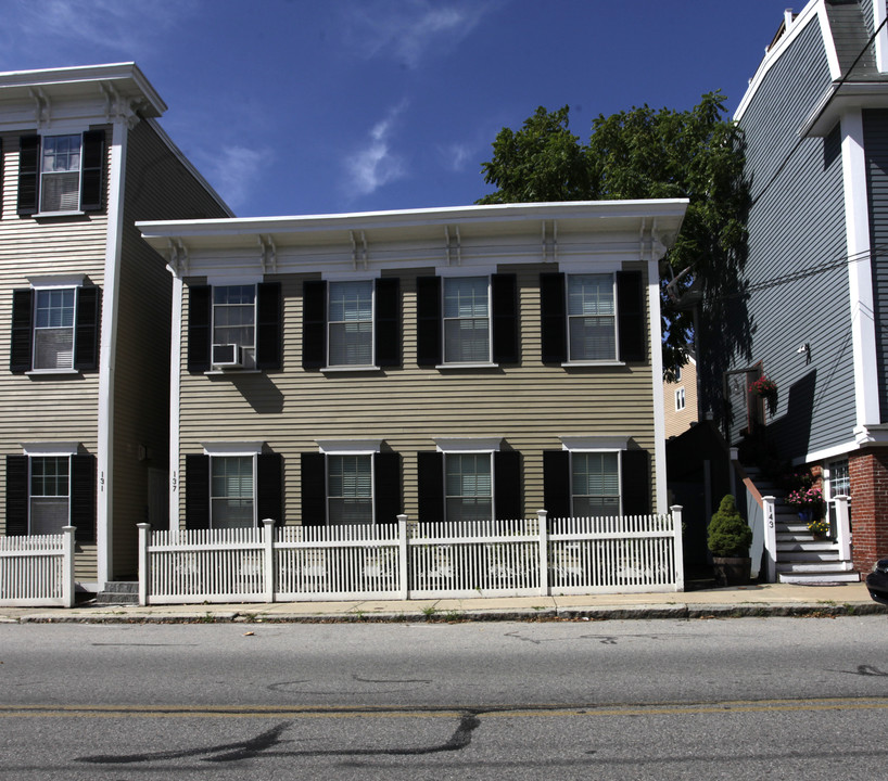 131 Merrimac St in Newburyport, MA - Building Photo