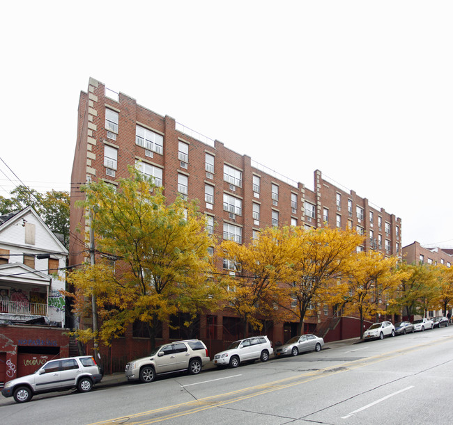 William Tieck Apartments in Bronx, NY - Foto de edificio - Building Photo