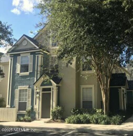 property at 13703 Richmond Park Dr N