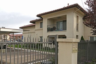 Summer Hill Place in Fresno, CA - Building Photo - Building Photo
