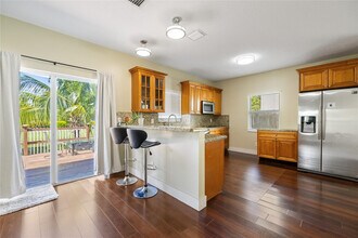 1512 SW 106th Ave in Pembroke Pines, FL - Building Photo - Building Photo