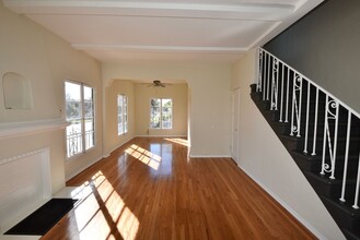 1417 S Crescent Heights Blvd in Los Angeles, CA - Foto de edificio - Building Photo